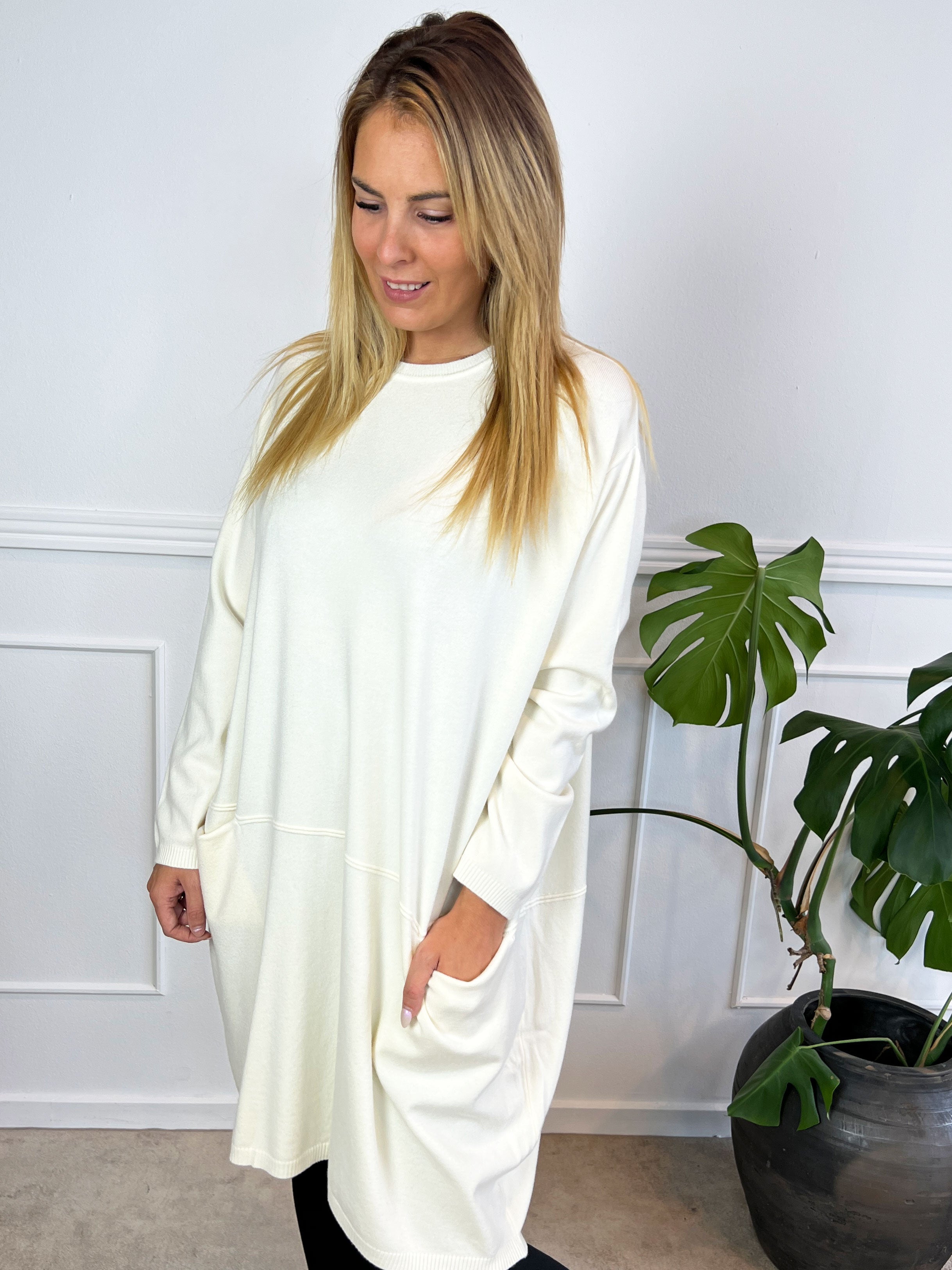 Vera - Enfärgad klänning med fickor